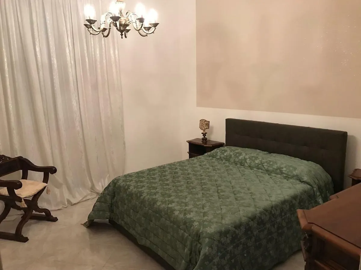 Rosa fiorita Hotel Erice 0*,  Italia
