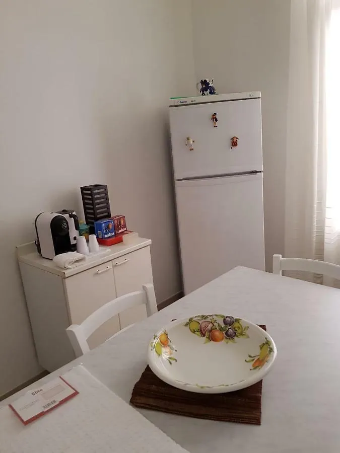 Rosa fiorita Hotel Erice 0*,  Italia